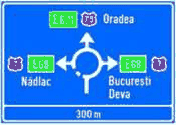 Presemnalizarea direcțiilor într-o intersecție cu sens giratoriu