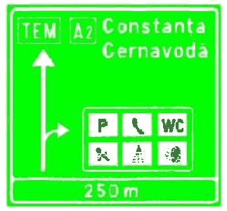 Presemnalizare pe autostradă pentru spațiu de servicii