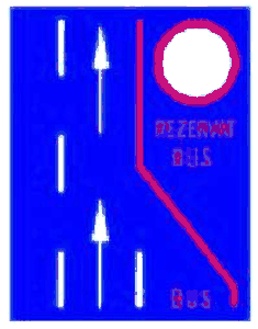 Bandă rezervată circulației autovehiculelor de transport public de persoane
